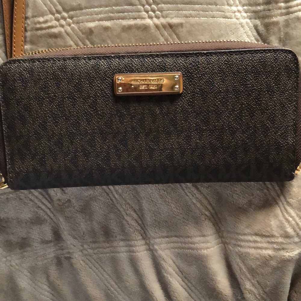 Michael Kors Wristlet 👛